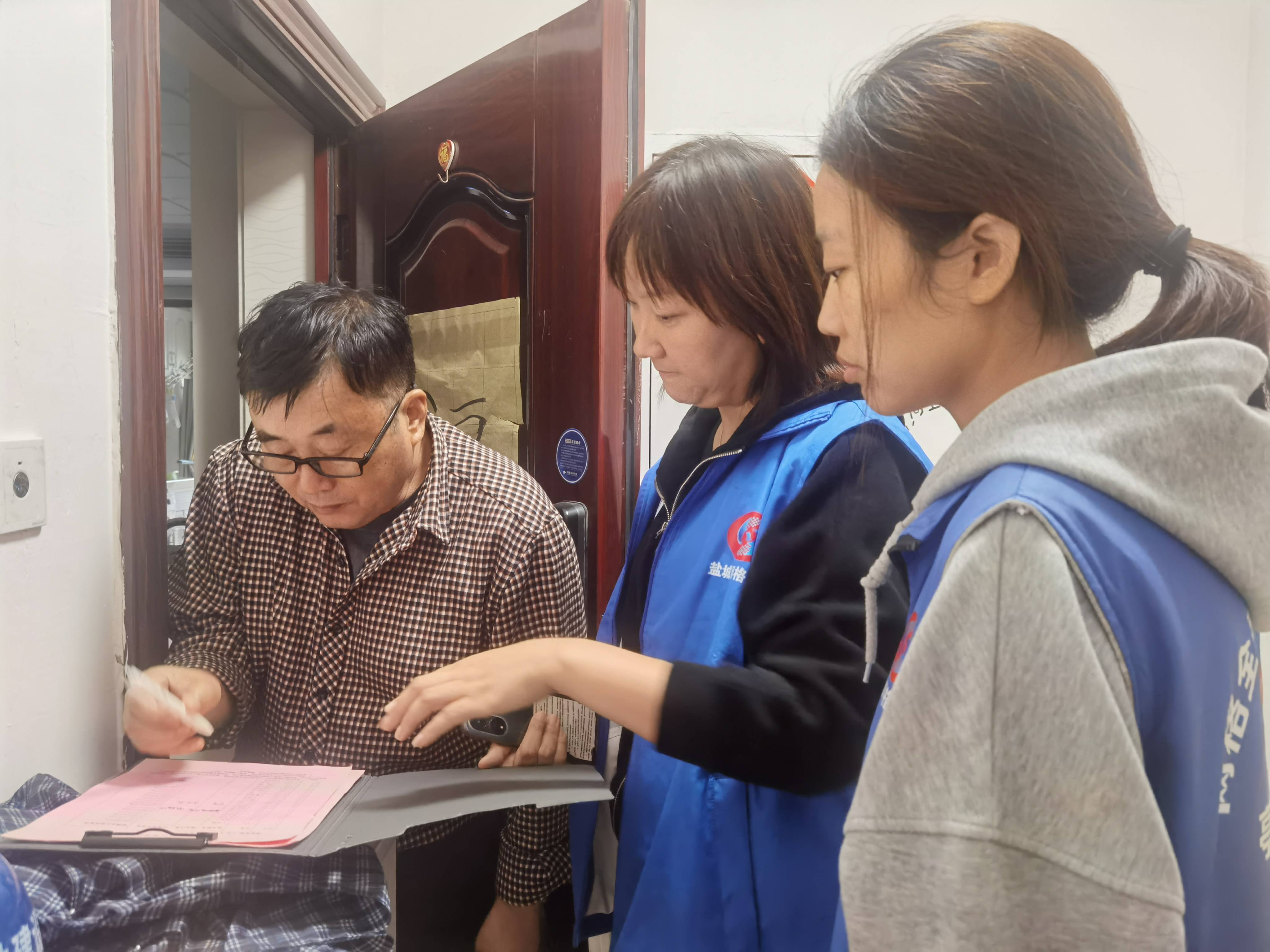 “小网格”托起服务群众的“大民生” ——亭湖区五星街道印汽社区网格员王蓉