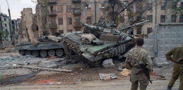 车臣战争:7万俄军血战1万车军,上千俄军被歼灭,尸体被垒成掩体_苏联