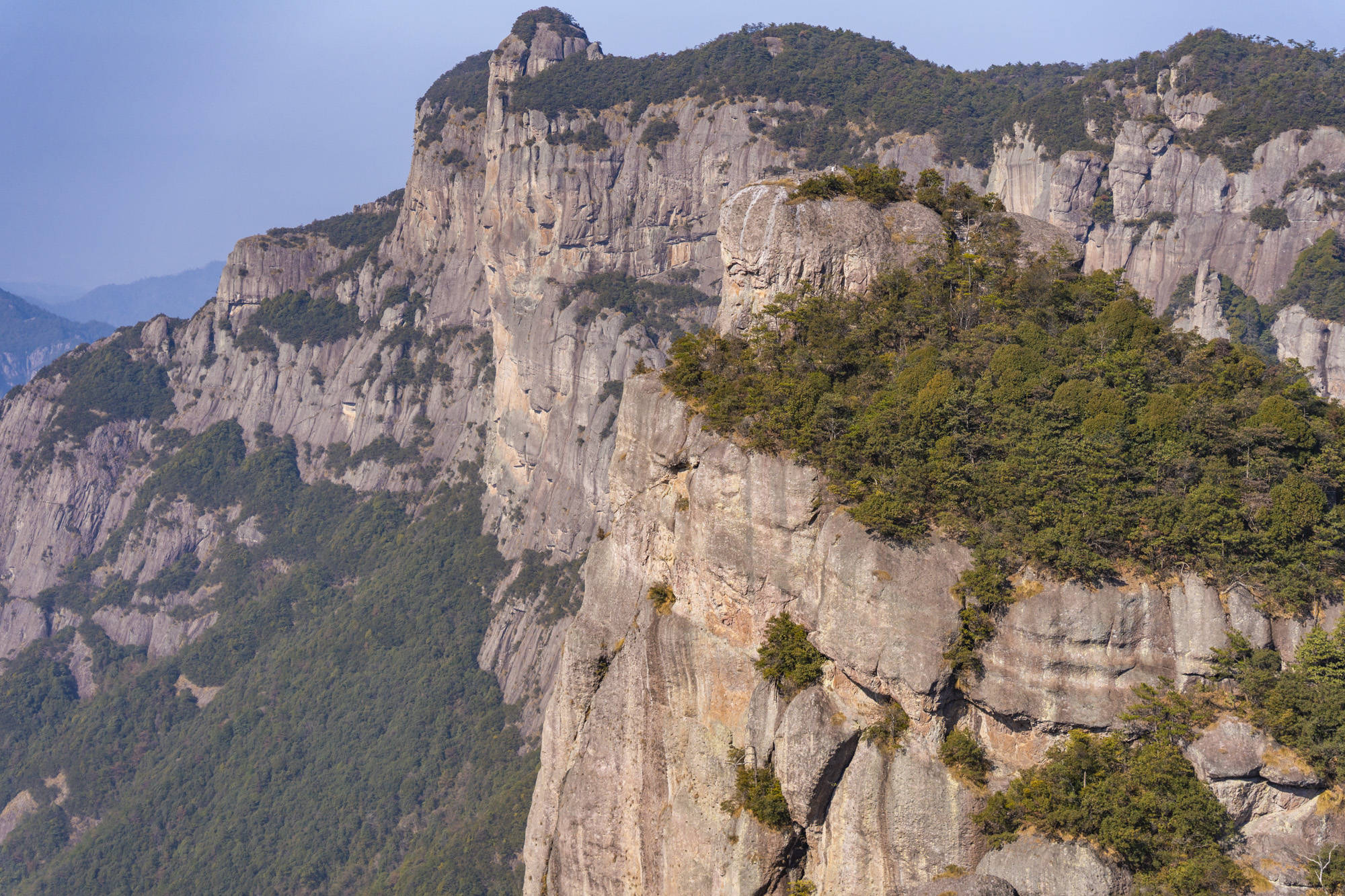 浙江仙居有座神奇的山峰,因酷似觀音而火遍網絡,拍照