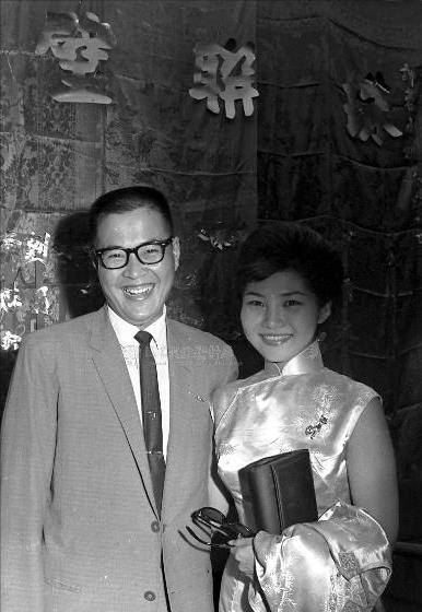 婚礼后的李显斌,张美云夫妇李显斌成家后离婚两年后,李显斌又娶了一个