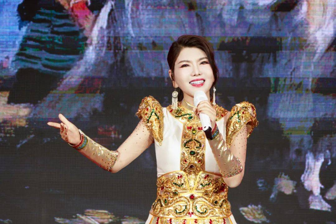乌兰图雅用歌声点亮中国美术馆之夜!-搜狐大视野-搜狐新闻