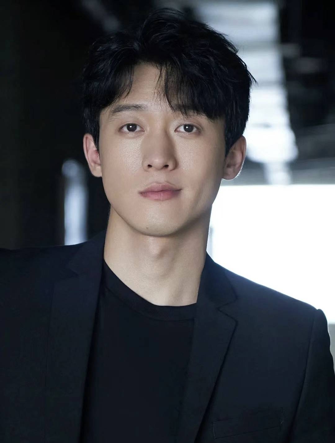 《乔家的儿女》饰演戚成钢,被大家所熟知,侯雯元在多部影视作品中都有