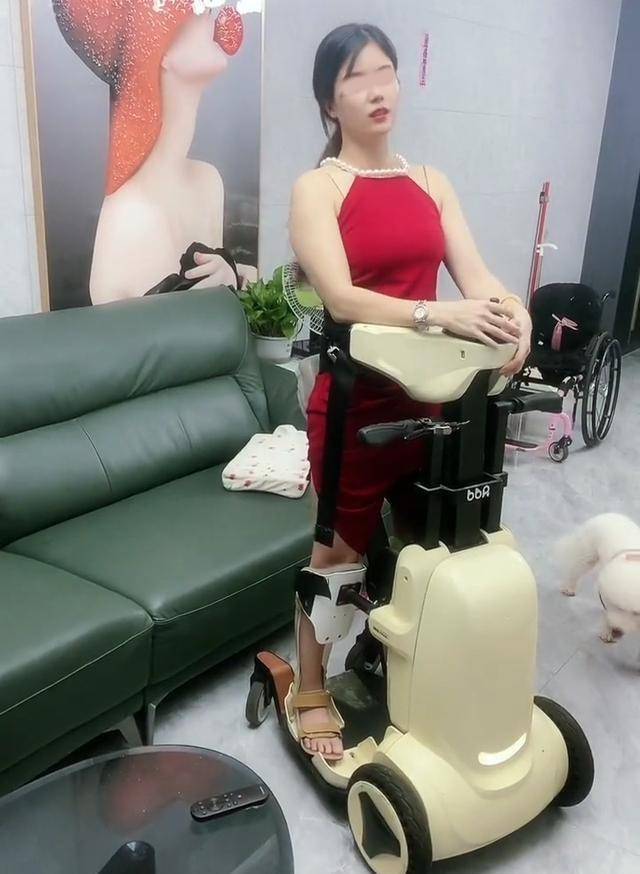 纪实:漂亮女子瘫痪多年,男子想娶她却被拒绝:我一天就能赚10万_残疾人