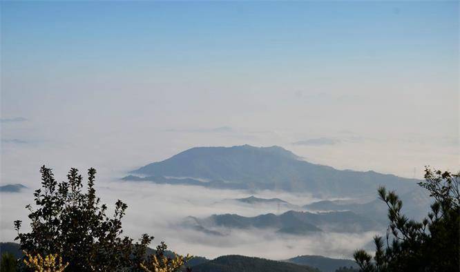 黃沙嶂,位於廣東嘉應州的南面,群峰峭削,地勢險峻,有嶂連綿,臨江跨邑