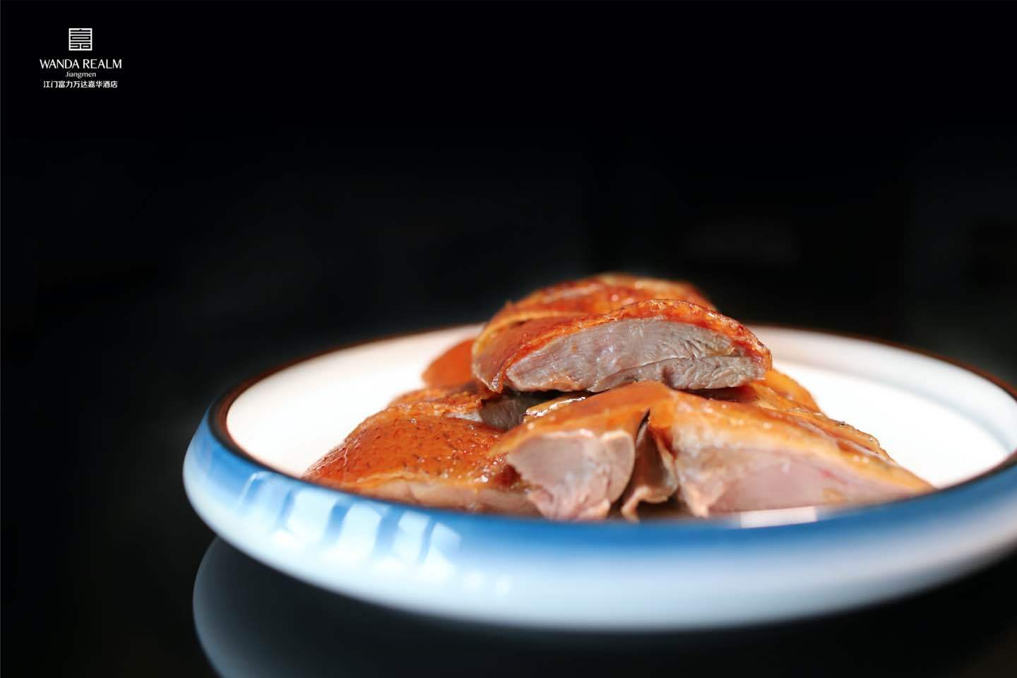金牌澳门烧腩,金沙酱焗虾,窝烧新会陈皮骨,鲍汁手磨黑豆蛋,五谷杂粮煮