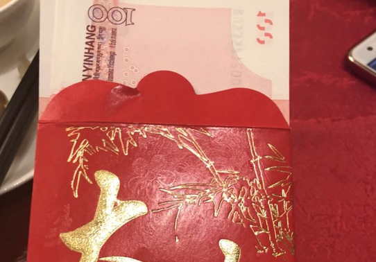 过年,公公给老公5000红包,婆婆抢过红包要保管,还要我给她5万_小雯