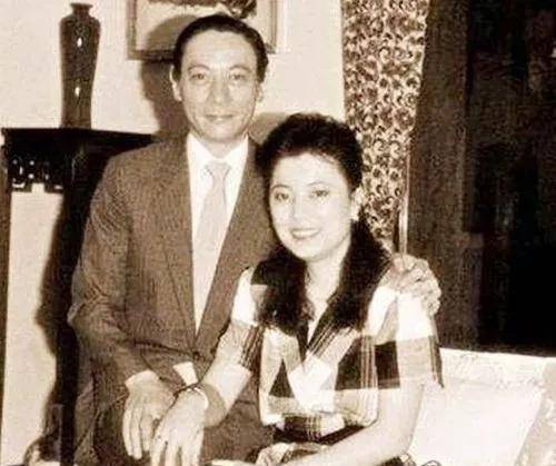 虽然没能完成自己军校里的学业,但是却在军校里结识了自己后来的妻子