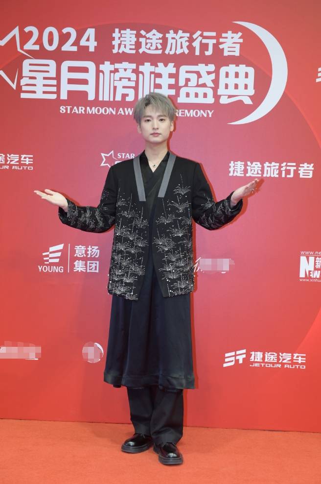 刘佩琦李健亮相红毯 赵昭仪称辛芷蕾是自己的榜样-搜狐大视野-搜狐新闻