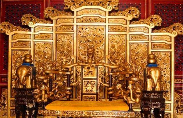 古代皇帝的龙椅都是什么材质?