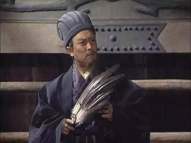 诸葛亮腿脚健全,为何打仗时总坐着"轮椅",这才是他精明的地方