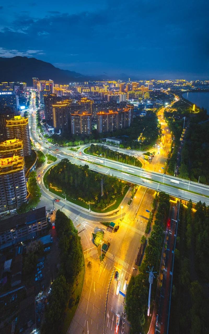 夜幕下的白塔公园_临海_夜景_城市