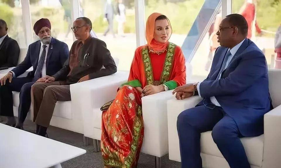 中东"武则天"莫扎飒爽复仇史:嫁仇人儿子,脚踩卡塔尔王朝_哈利法