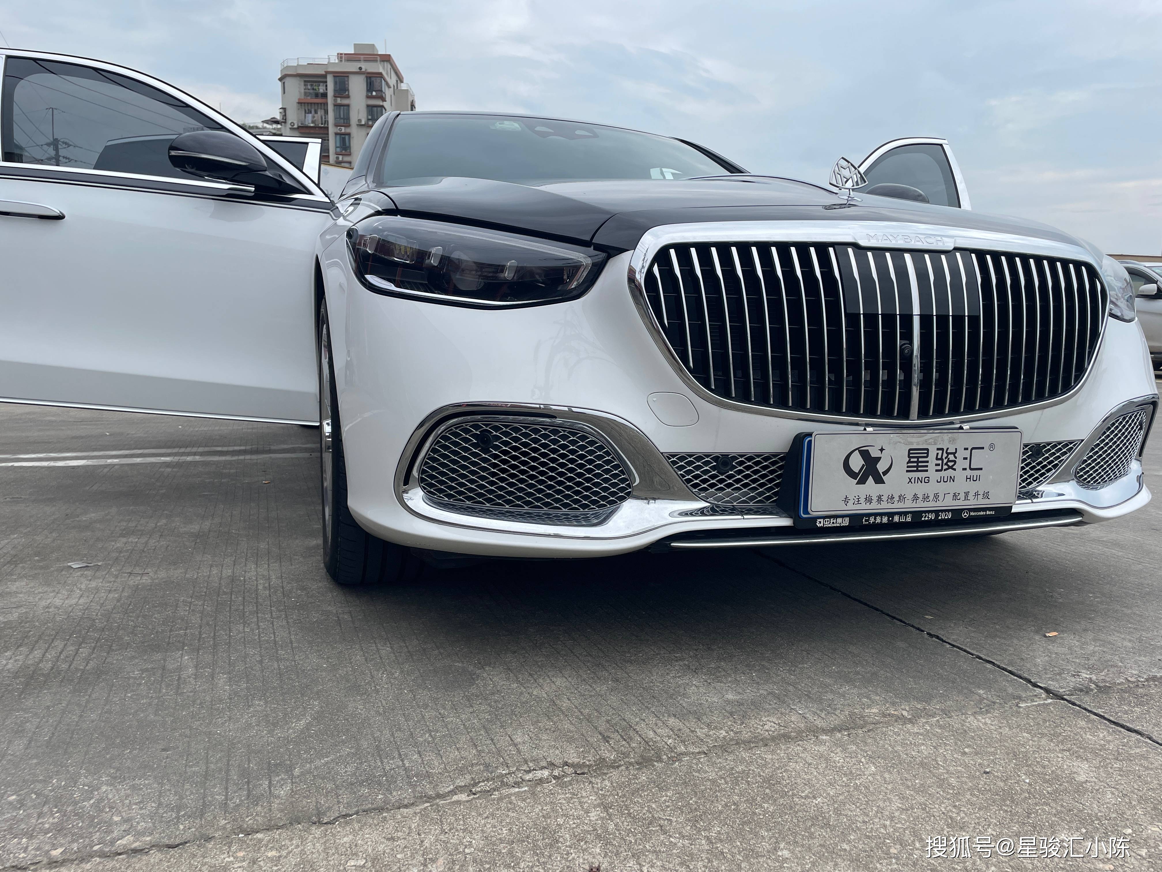 迈巴赫新款s480改原厂前杠镀铬格栅,原厂行政独立四座马鞍改装案例
