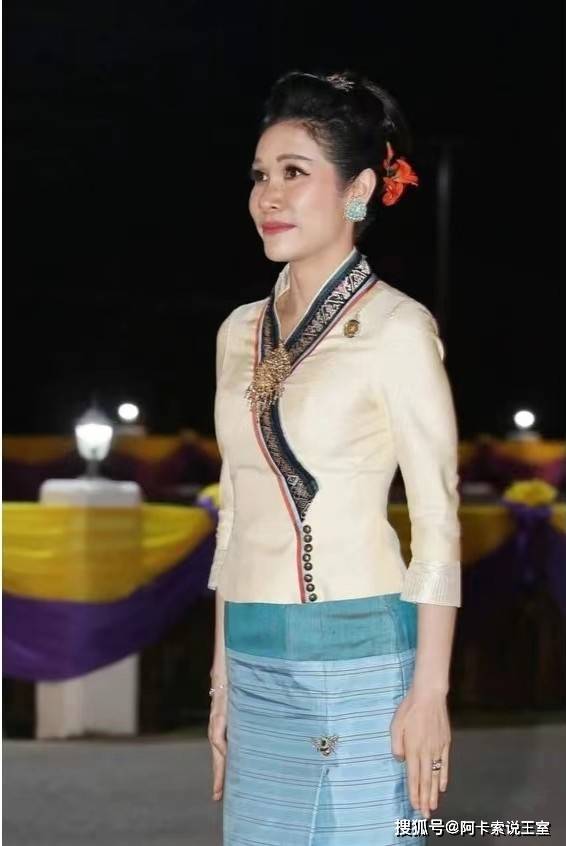 泰国贵妃诗妮娜近照传来,一直在宫斗格局中并未离开,成为泰国高层防范