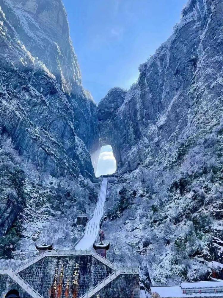 张家界几月份是雪季,张家界看雪景的时候到了,看完这篇张家界旅游少走