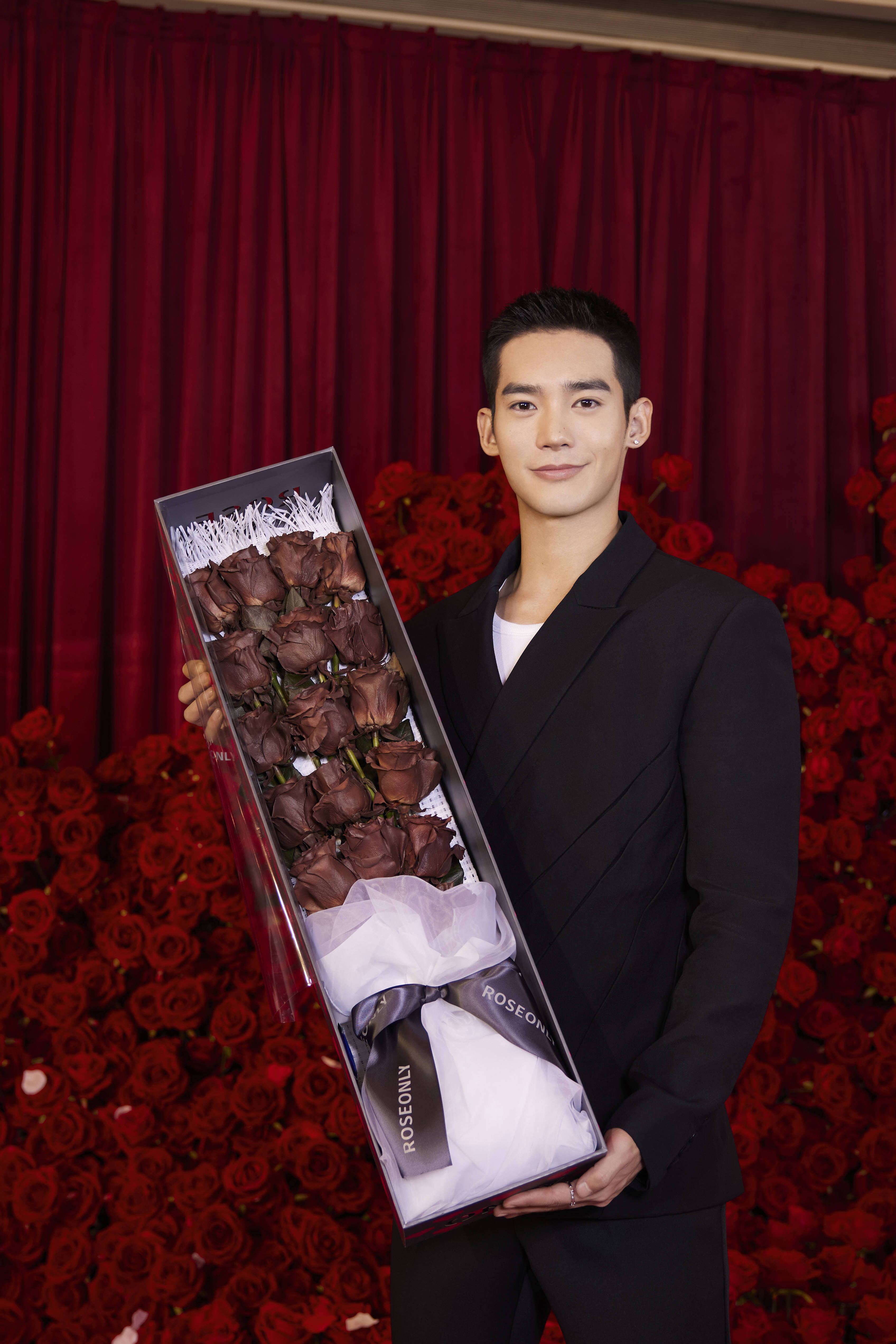 roseonly诺誓携手品牌代言人于适传递"一心一意,唯爱是你"的情人节