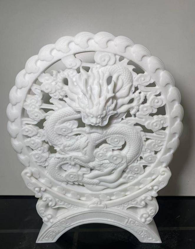 龙盘盐雕也被视为一种祝福或祈愿的方式,龙盘盐雕所刻画的图案和形象