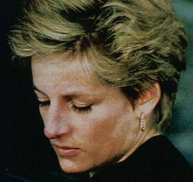 戴妃生前最爱的王冠,寓意不祥却富有传奇色彩_戴安娜_珍珠泪_玛丽