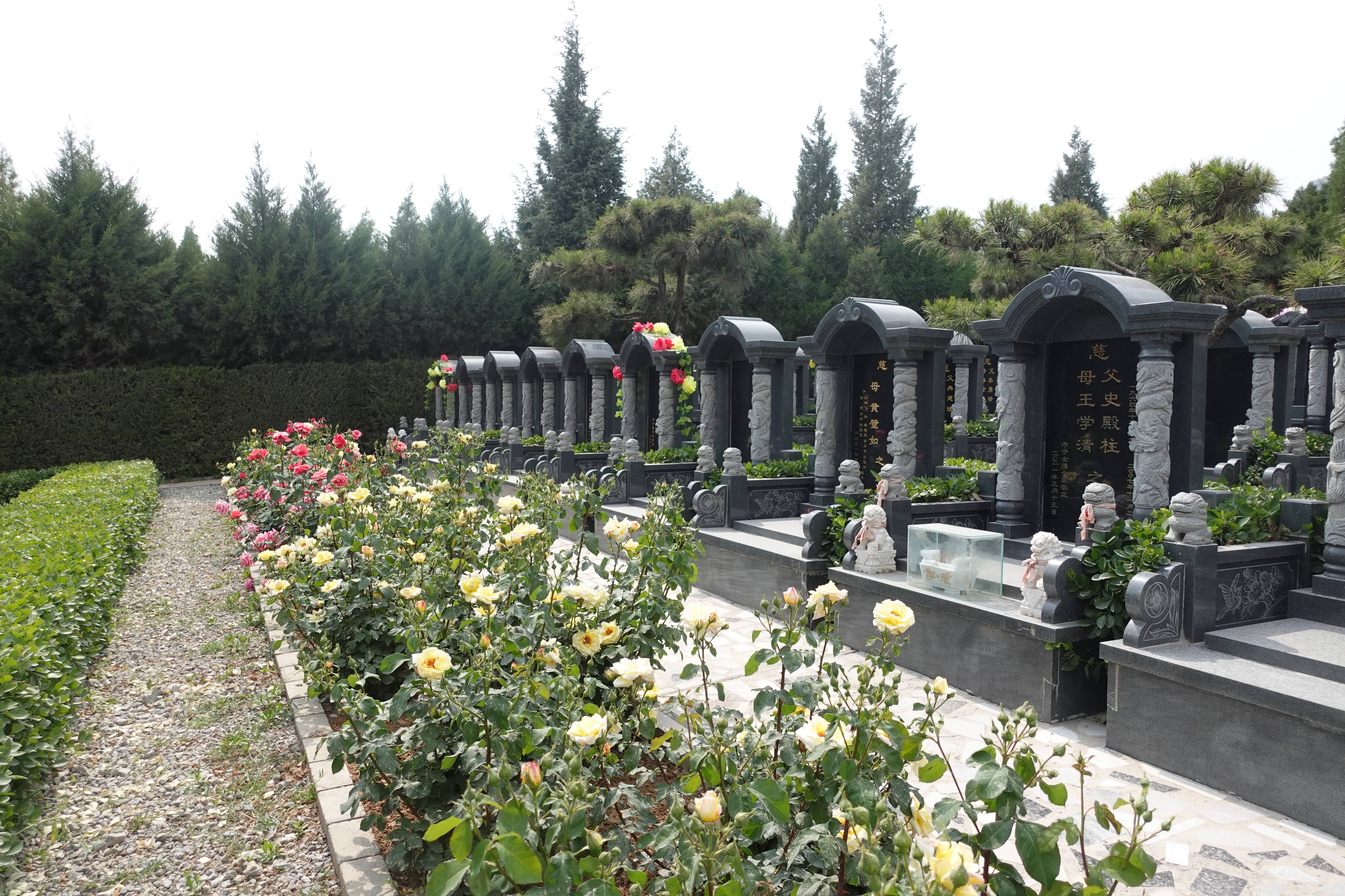 前往皇家龙山陵园的交通路线有哪些?_方向_北京南站_班车