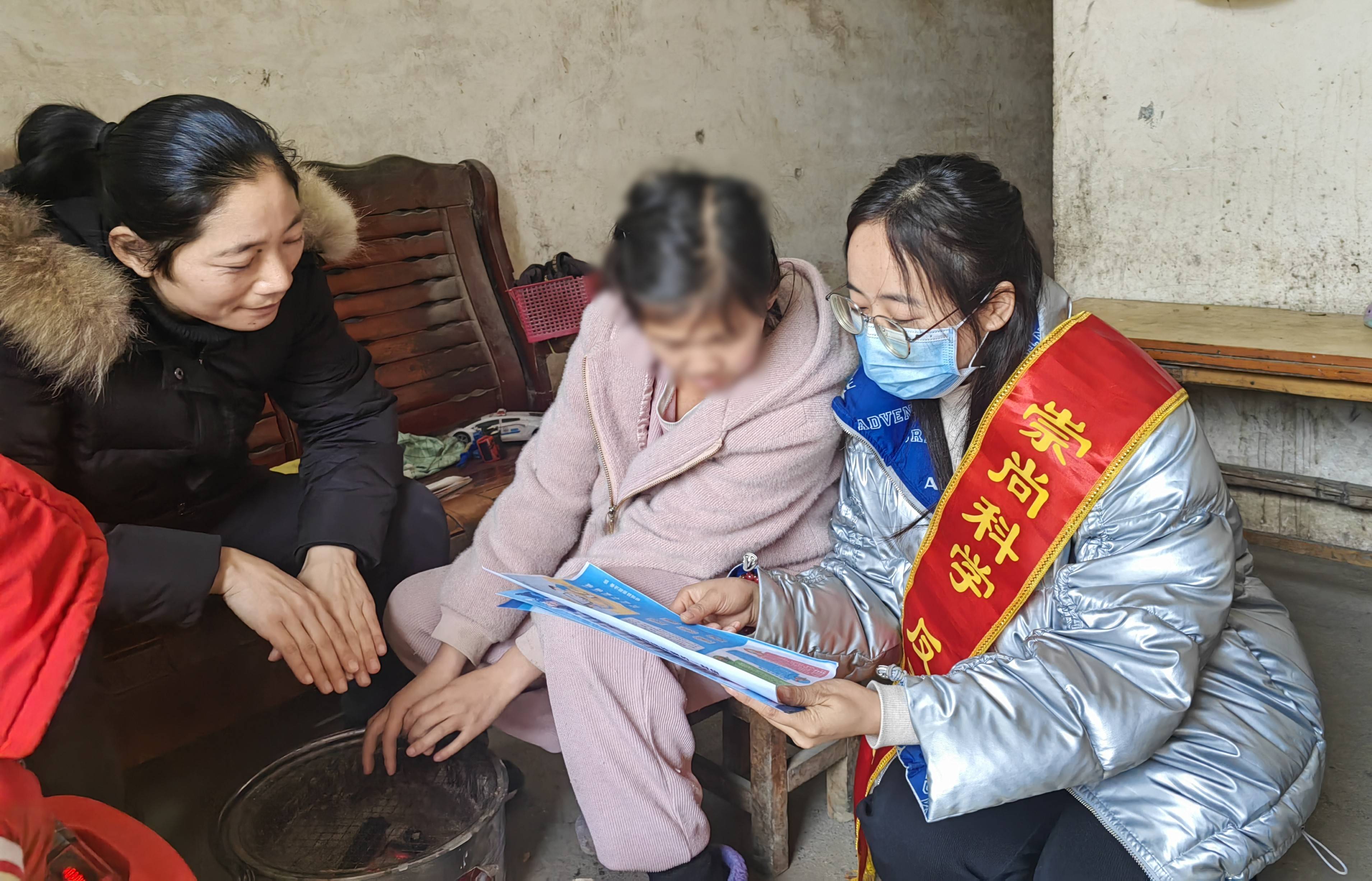 广西柳州市柳城县沙埔镇: 开展"反邪教宣传进万家"送