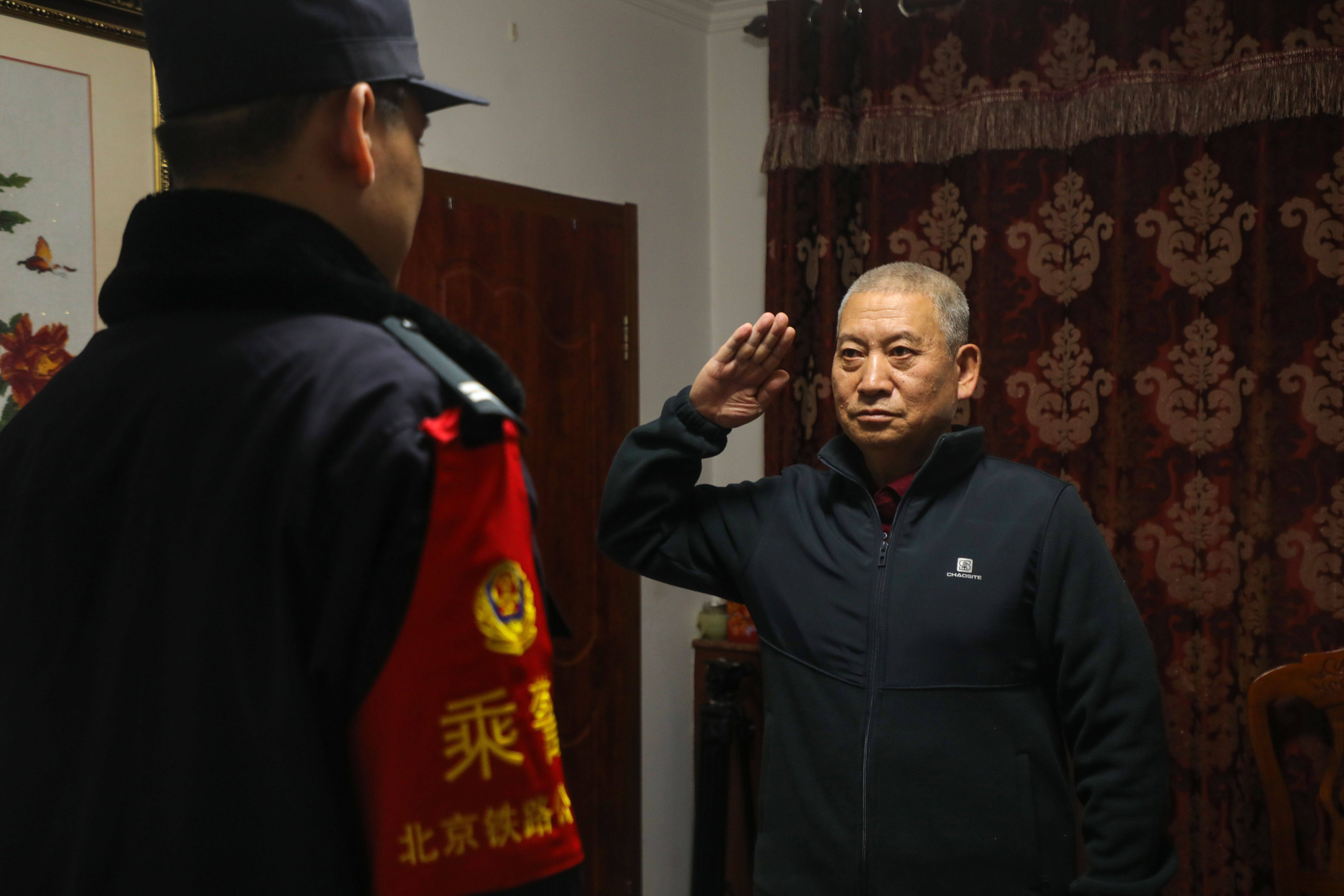 蓝衣北京刑警图片