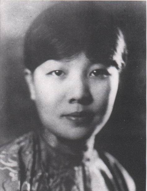 与林徽因同样是民国才女,并且两个人的归宿都很不错,冰心嫁给吴文藻