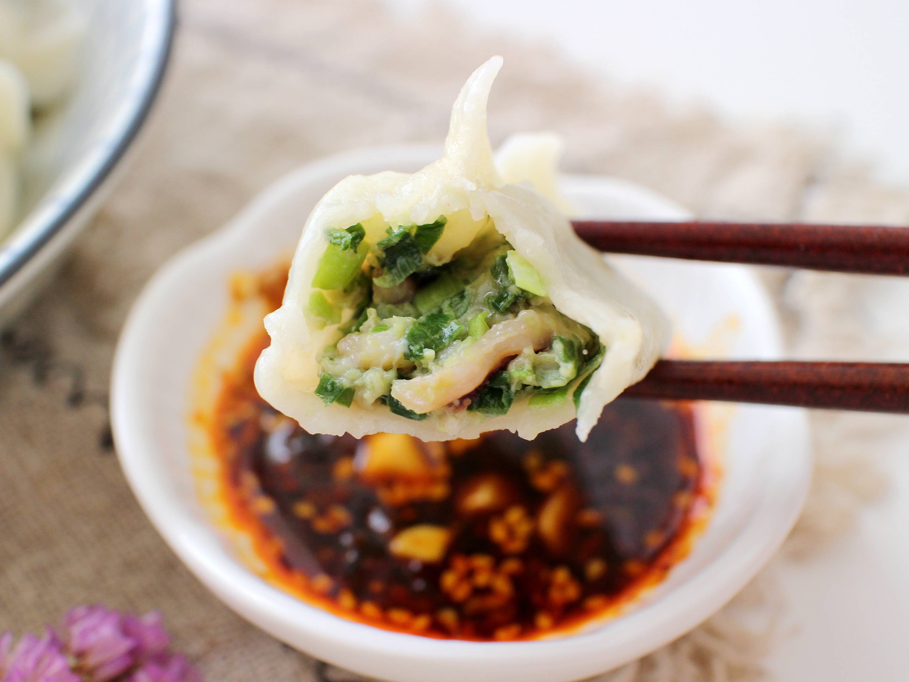 《韭菜饺子:家的味道,情的寄托》
