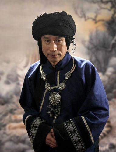 或一个家庭,不分男女老少皆为土匪,孩子从下生以后就跟着大人打砸抢杀