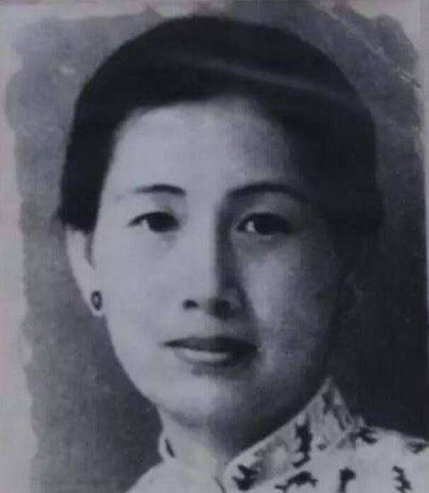 叶挺将军夫人李秀文,高雅漂亮不愧是校花,与丈夫不同