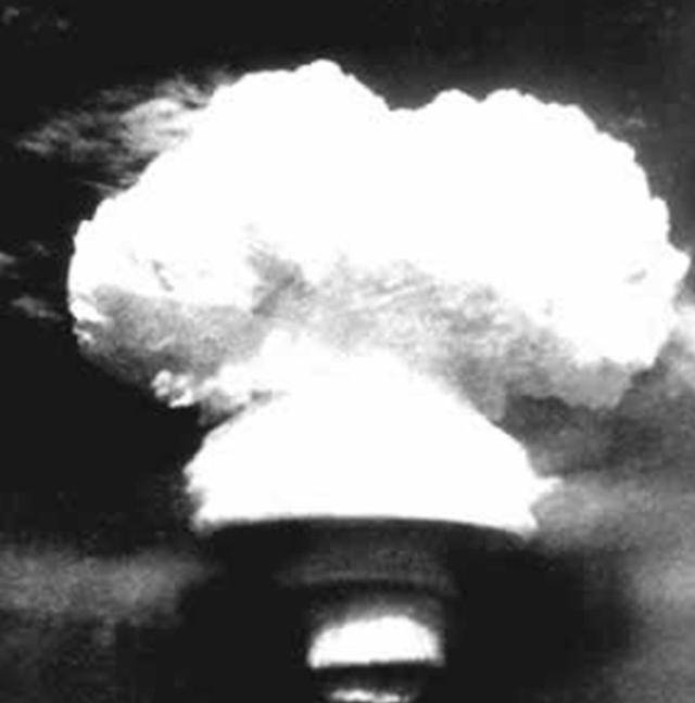 我国首颗原子弹试爆前夕,在禁控的试爆区内出现了"马"