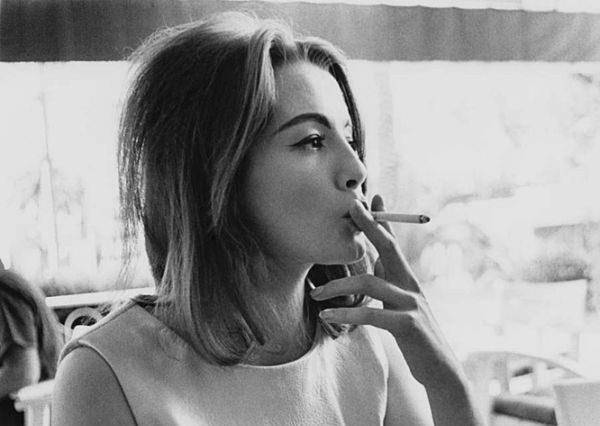 悲凉凄惨的晚年生活克莉丝汀在出狱后,生活无比艰难.