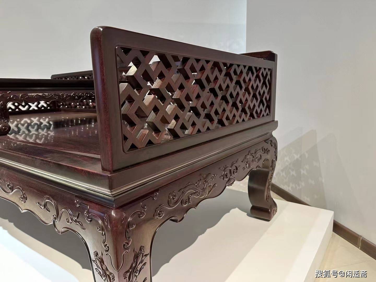 明式家具珍赏,紫檀木复刻,万字纹三弯腿罗汉床_造型_书斋_时期