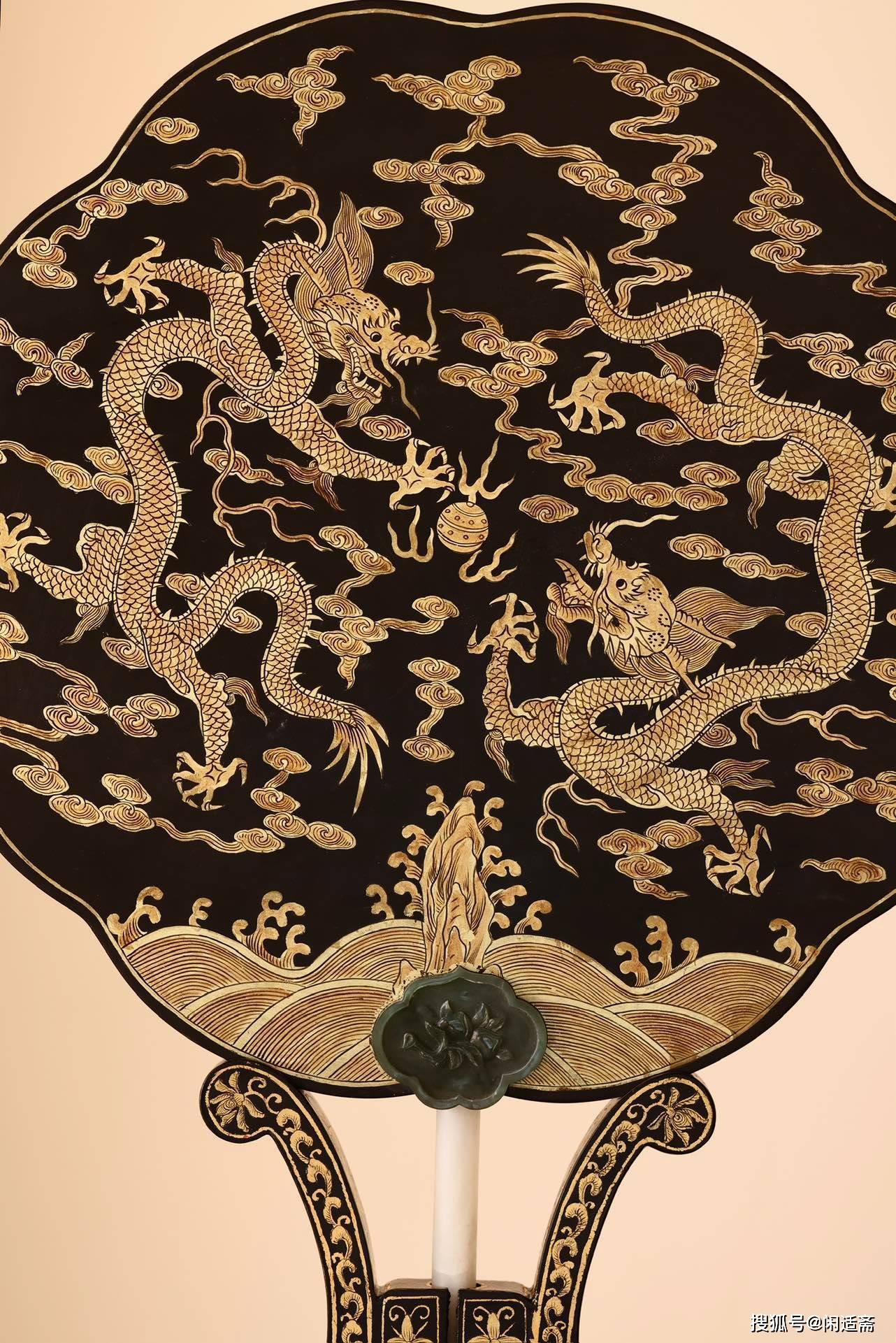 清代宫廷雅物,漆底描金嵌百宝,福寿双全宫扇