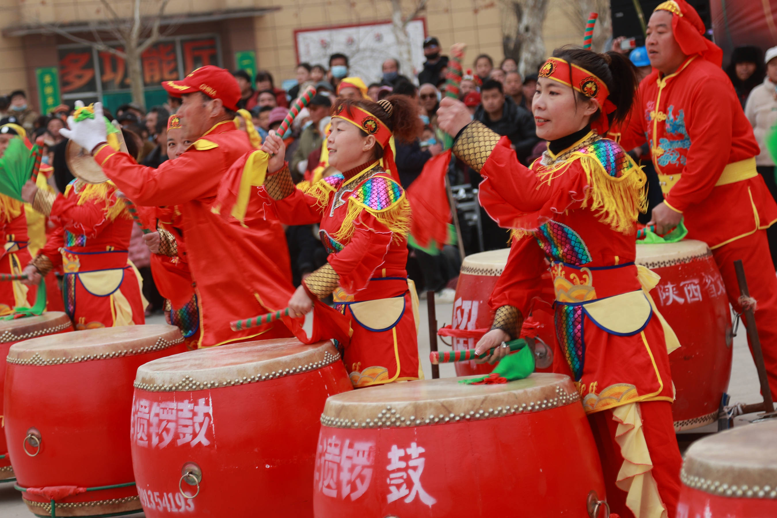 敲锣打鼓过新年图片