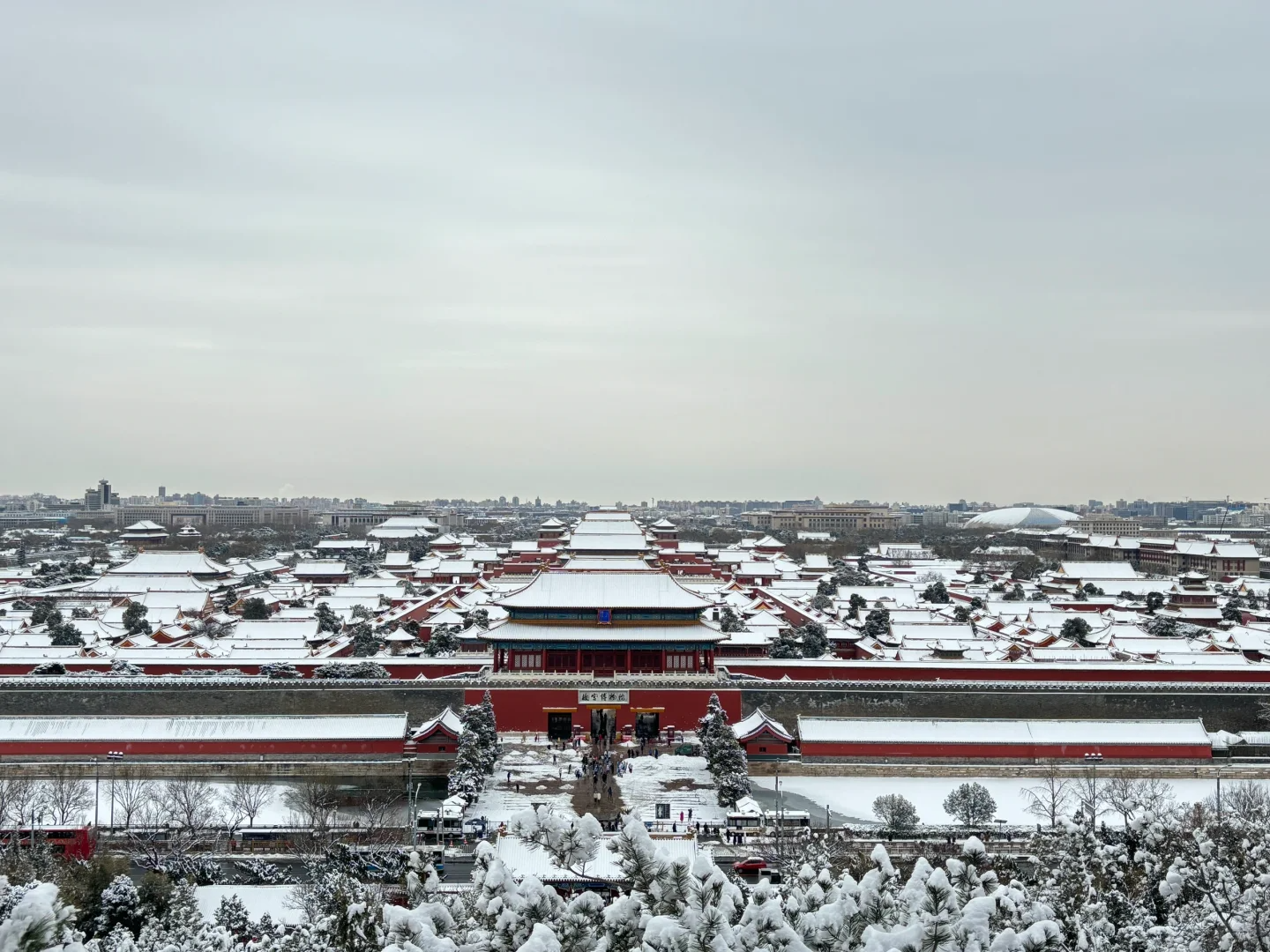 景山公园看故宫雪景图片