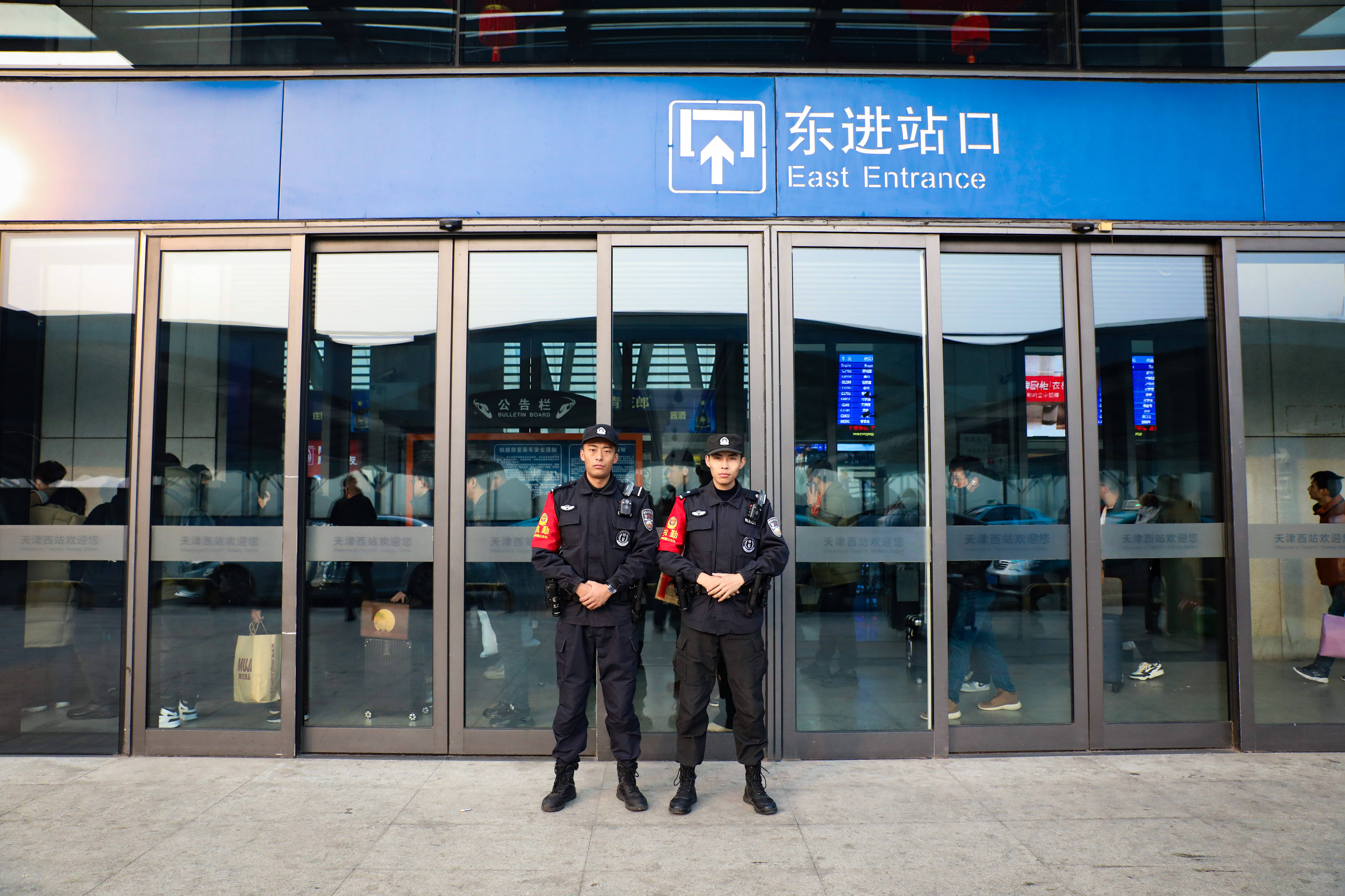 特警"泥朵巴"的藏历春节_洛桑_视频_旅客