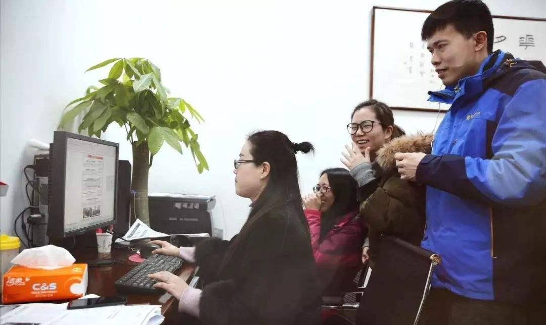 2002年,北京知名主编于宾馆被害,警方锁定被其潜规则