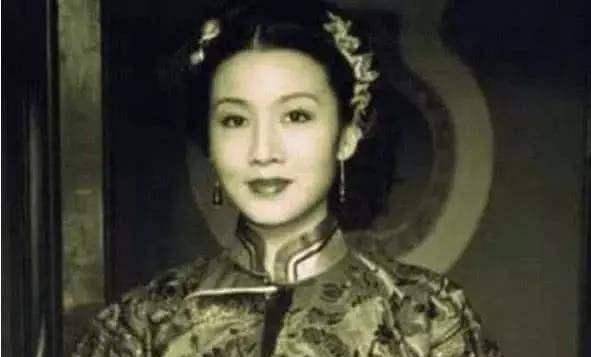 了晚清大臣薛福成的孙子薛观澜;三女儿真名叫做袁叔祯,后改名为袁静雪