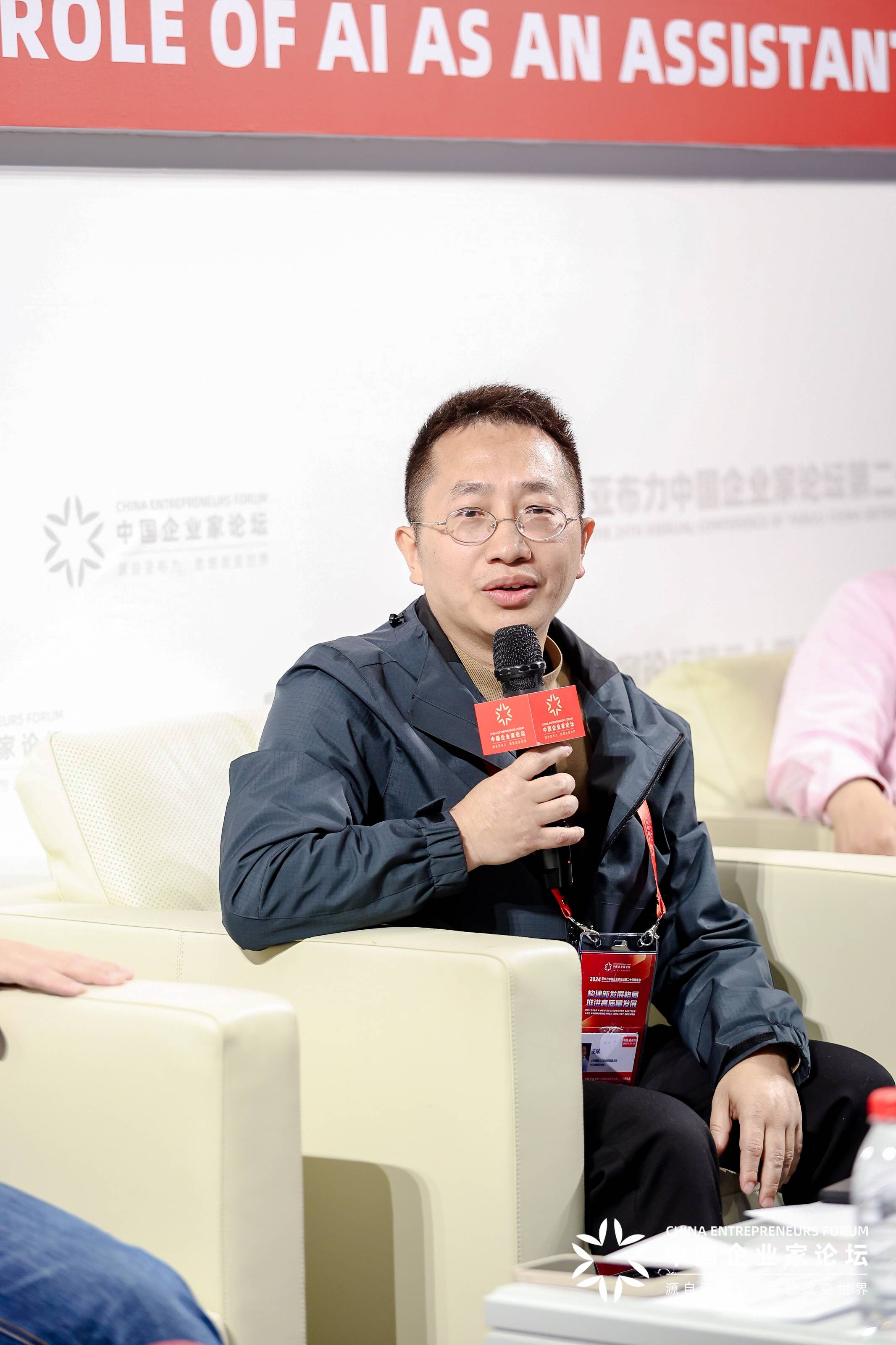 王斌:人类已知数据可能在几年之内被超大算力算尽,需要从模型突破_手机_技术_科学