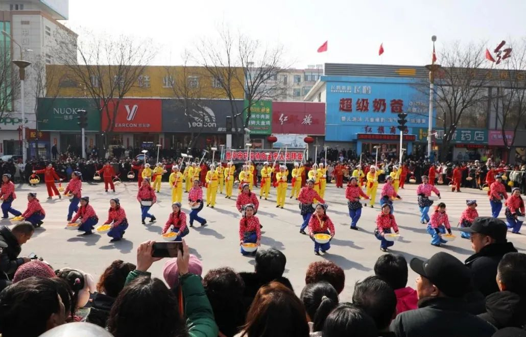 走街红火接地气 文旅融合图振兴——原平市元宵节街头文艺活动异彩