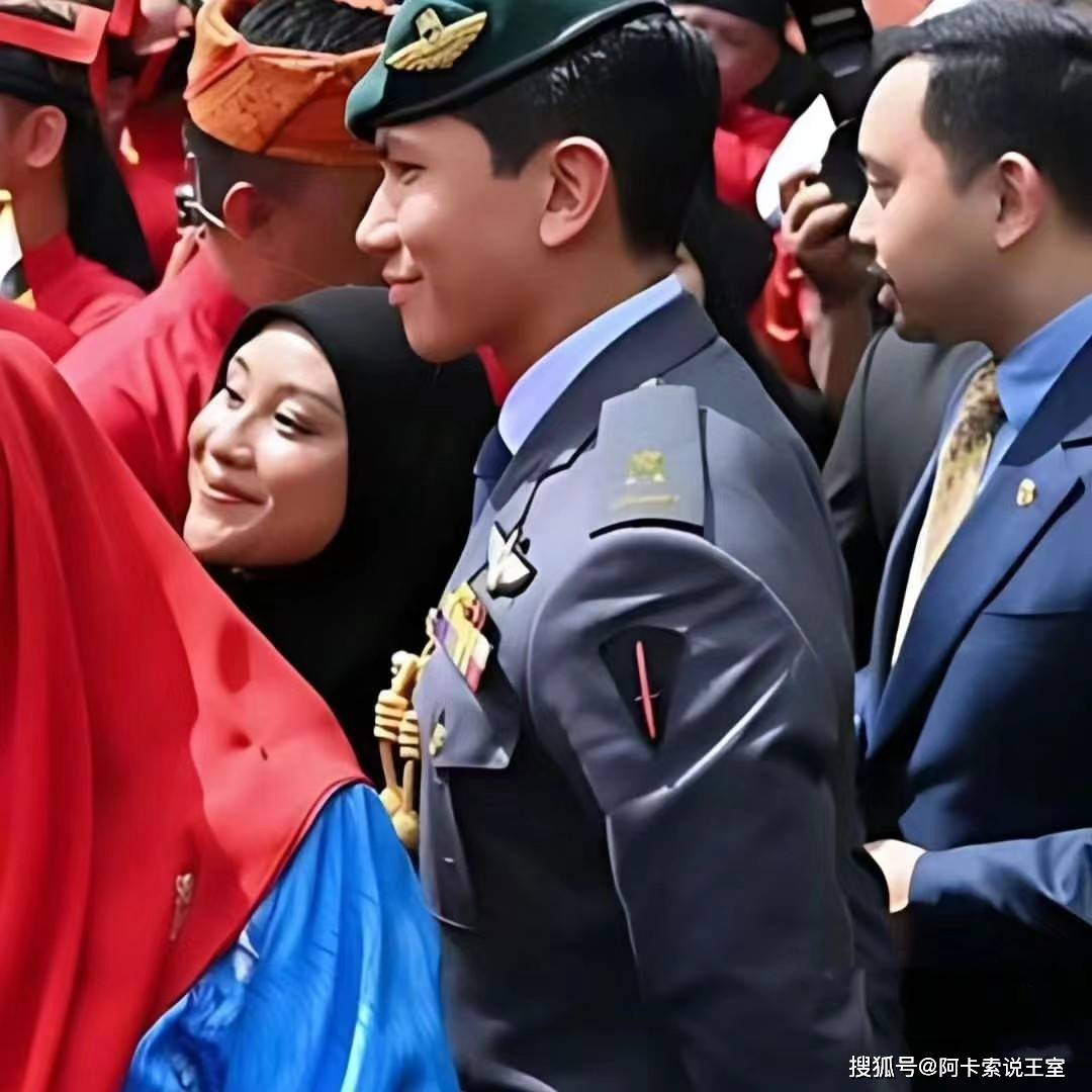 文莱国庆日四王子夫妇和王储同行,二王妃一脉私家车全程护送,王储待遇