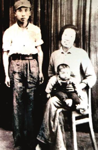 女特工,为保护机密带丈夫孩子跳海,全家壮烈牺牲_董秋斯_姐妹_延安