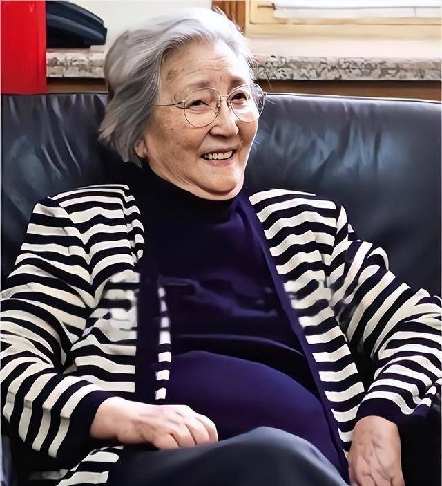 钱学森36岁没结婚,干妹妹给他介绍对象,他却说:要不你嫁给我吧_蒋英