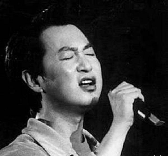 1994年,一首《大中国》让他一炮而红,却在34岁时