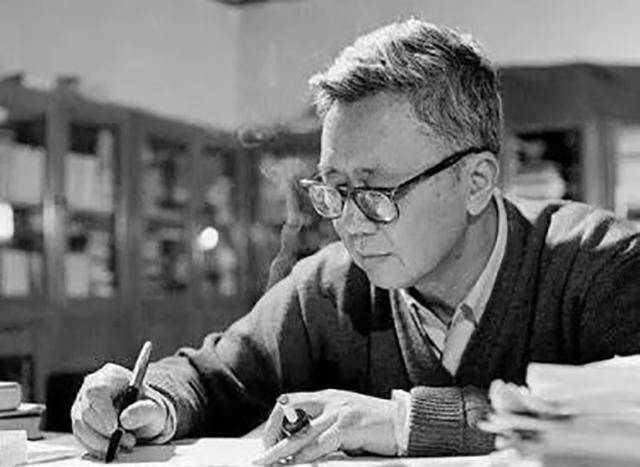 数学泰斗:仅凭初中学历,他23岁自学成清华教授,与爱