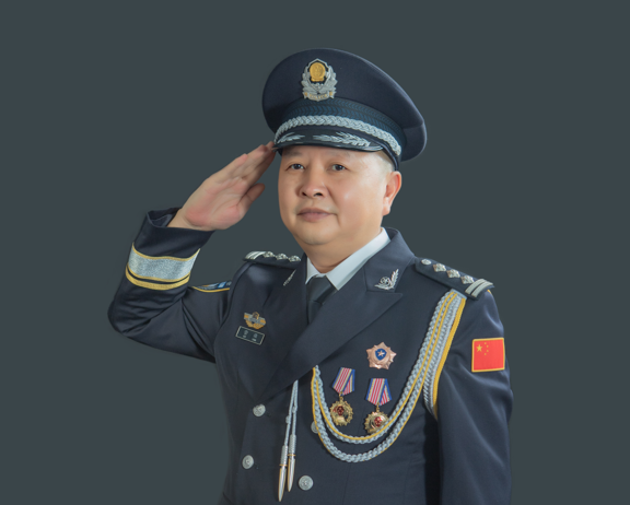 19岁入伍中国人民解放军空降兵43师,现年50岁,桂林空军学院指挥专业