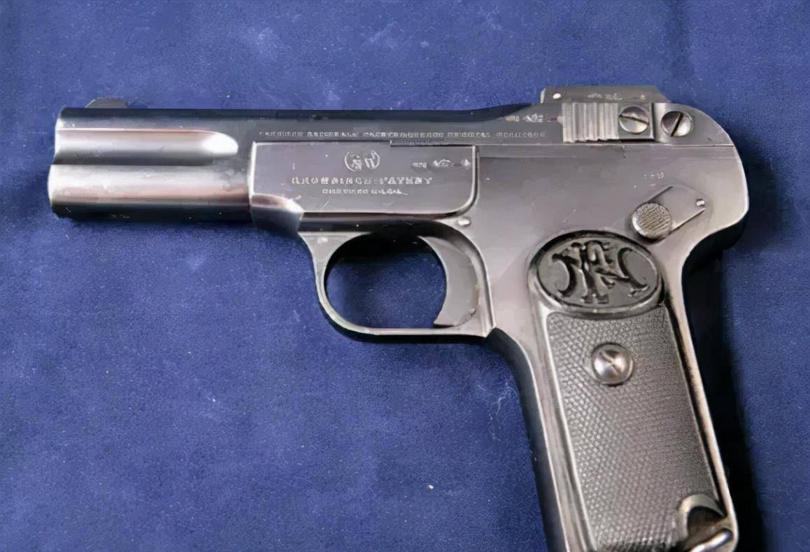 父亲使用的勃朗宁m1900式7.65mm手枪(俗称枪牌撸子).