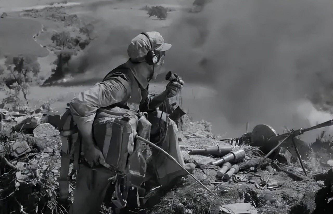 临汾战役,特等功臣车元路再立新功,单枪匹马冲到敌军指挥部旁_坑道