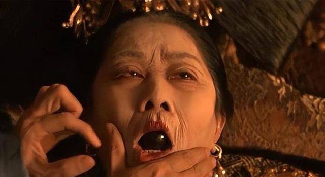 慈禧死后不得安宁,陵墓3次被打开,遗体曾被扔出棺外50天长白毛_孙殿英