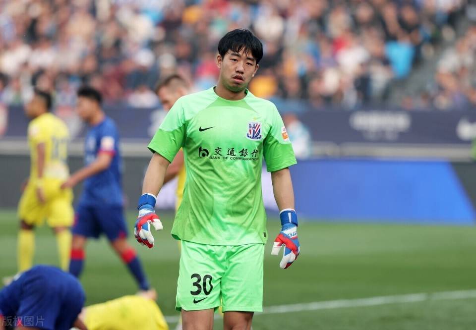 诸如颜骏凌,王大雷和刘殿座等三位著名门将都是年过三十岁的老将.